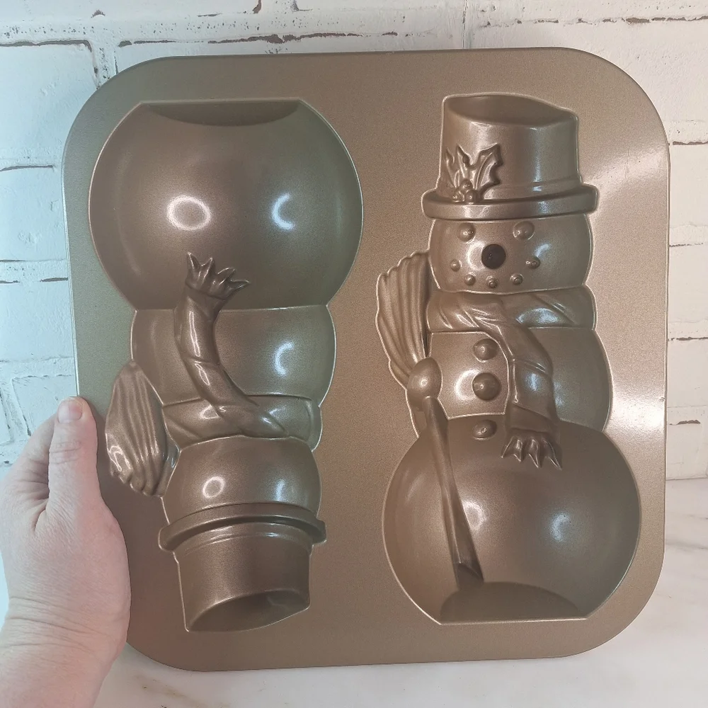 Williams-Sonoma 3D Snowman Cake Pan